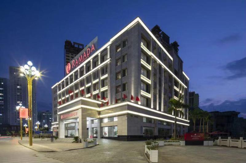 Ramada By Wyndham Mengzi Suites Eksteriør bilde