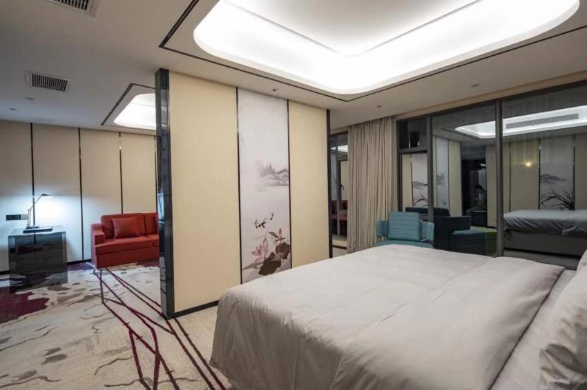 Ramada By Wyndham Mengzi Suites Eksteriør bilde